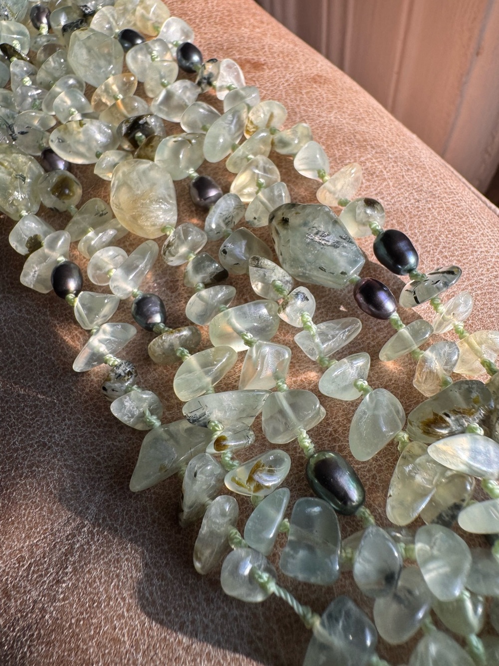 Vintage Green Stone 6 strand Cluster Bracelet w Dark blue freshwater pearl bead - Picture 4 of 13